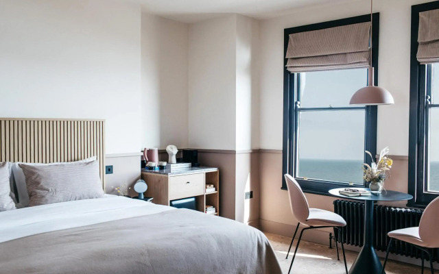 Port Hotel