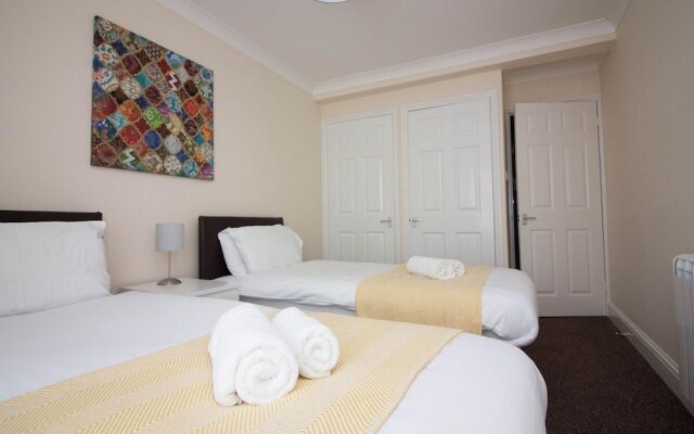 Stayzo Penthouse Accommodation 2- Premier Lodge