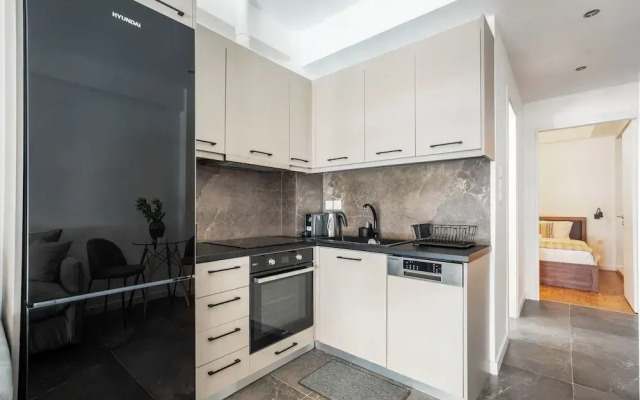 Glimmer 2-Bedroom Apartment in Athens