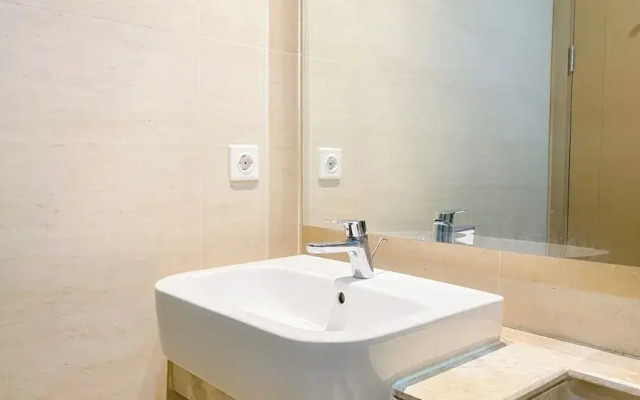 Great Location and Homey Studio Gold Coast Apartment near PIK