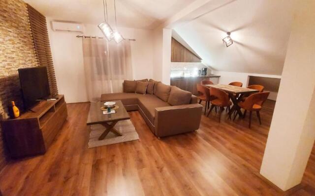 Gold Apartment