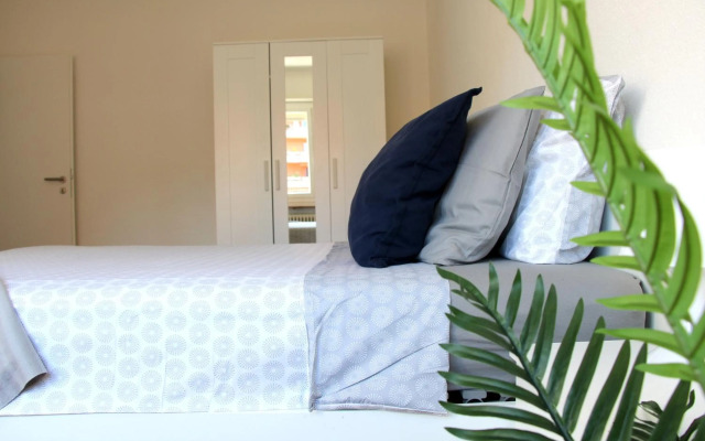 Cozy apartment with Free Parking & close to Lake