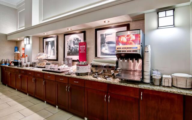 Hampton Inn & Suites by Hilton Calgary-Airport