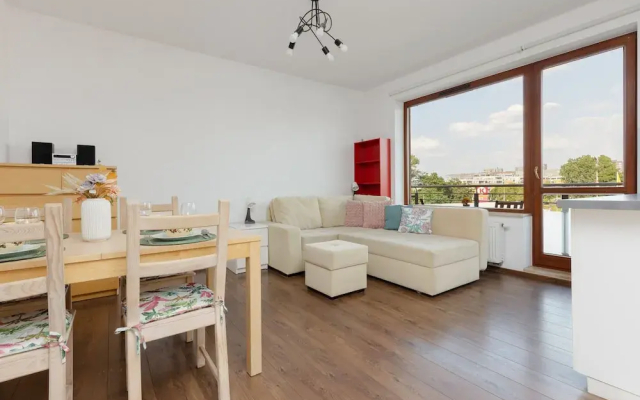 Spacious Apartment + Parking by Renters