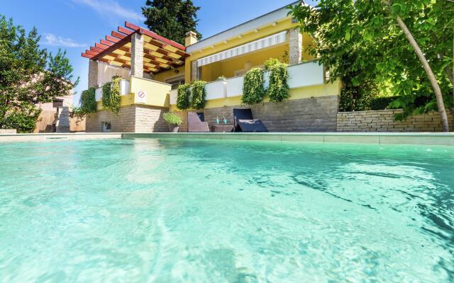 Exquisite Villa With Private Pool in Zadar