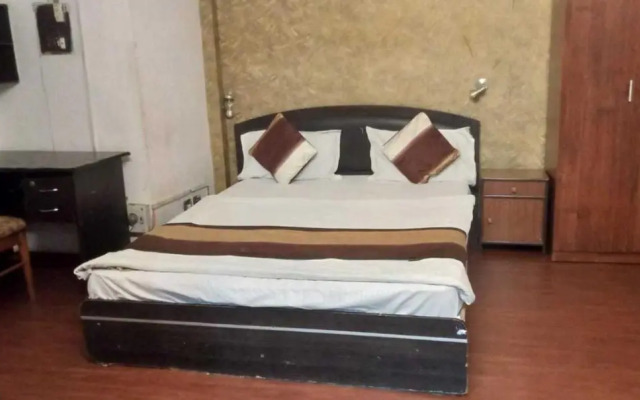 OYO HOME 70100 The Wood Inn