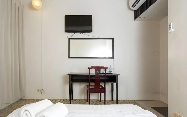 OYO 89619 De Choice Hotel