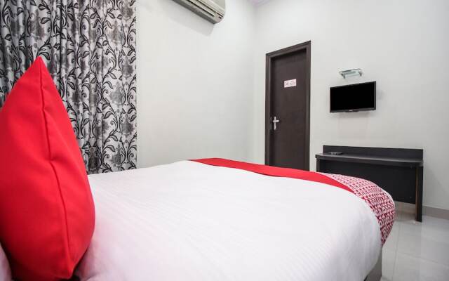 OYO 15218 Hotel Rasha Niwas