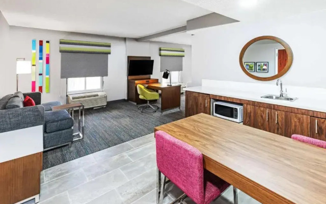 Hampton Inn & Suites Tulsa-Woodland Hills Hotel