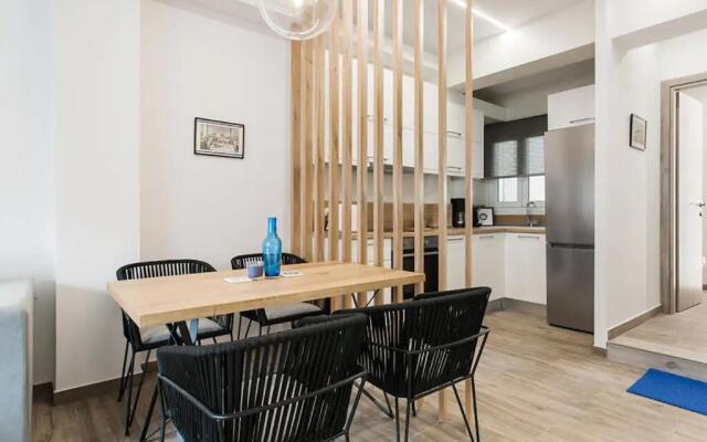 CosmosDome / Best apartment in the heart of Athens !