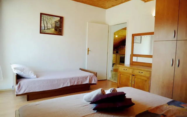 Mira - Apartment With 2 Parking Places - A1