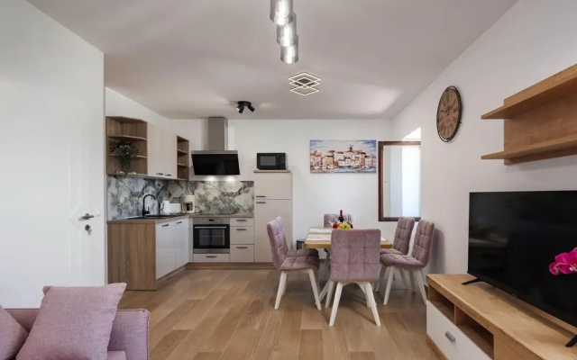 Seafront Apartment Nana 2