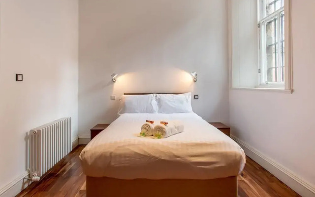 JOIVY Location, Location! North Bank Street Luxury Apt