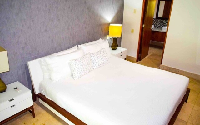 LUXURY CONDO STEPS FROM 5th AV & BEACH