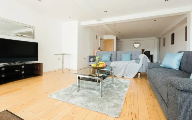 Platinum Apartment next to London Bridge 9995