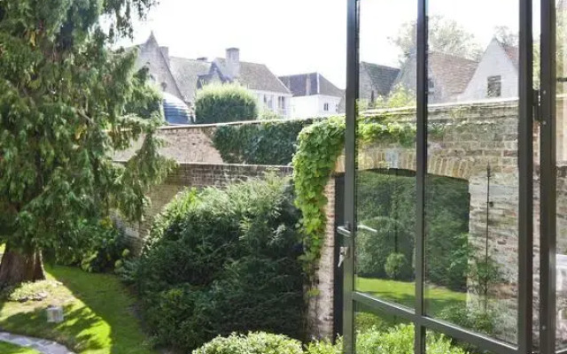 Jacquemine Luxury Guesthouse & Art Gallery