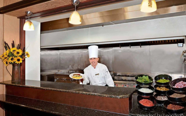 Embassy Suites Kansas City Plaza