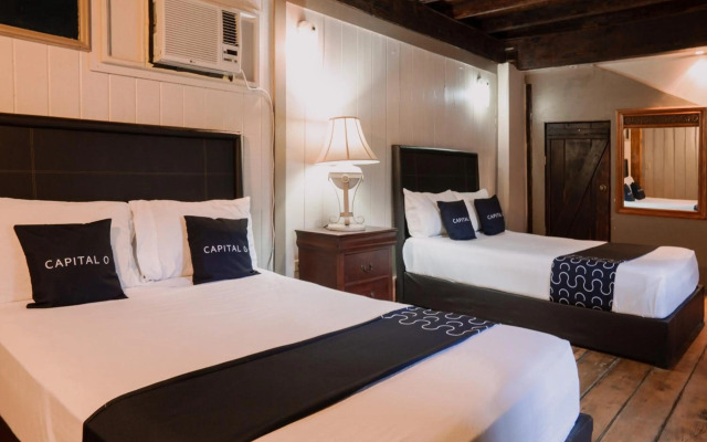 Capital O Hotel Villa Azura