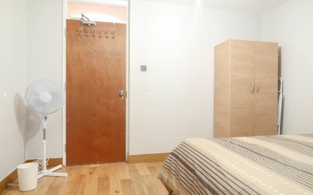 Saltwell Street - Deluxe Double Room