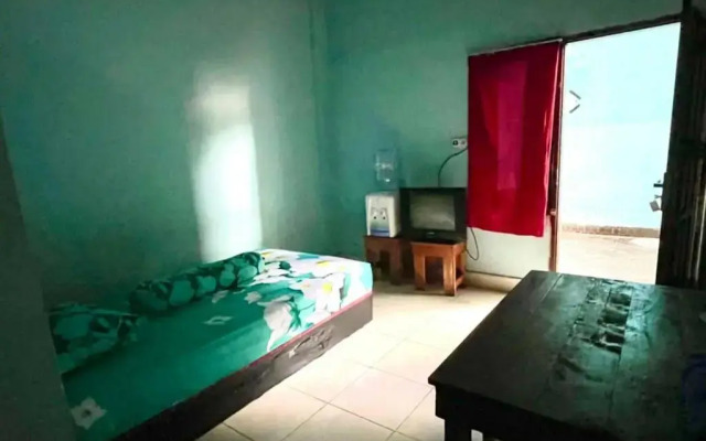 EXPRESS O 91669 Kost Amel Near Taman Mattirotasi