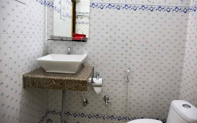 OYO Rooms Rajmahal Square 2