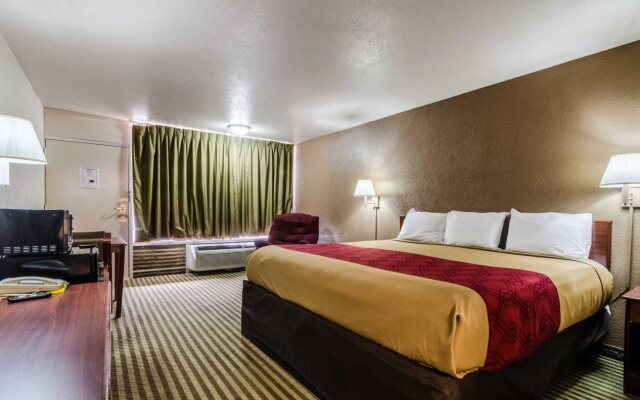 Econo Lodge Winfield