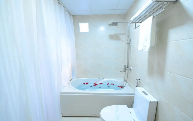Blue Hanoi Inn Luxury Hotel