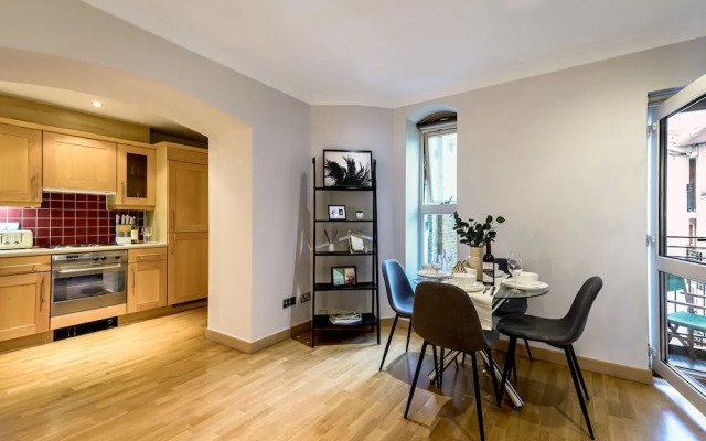 One Bed Serviced Apt near Millenium Bridge