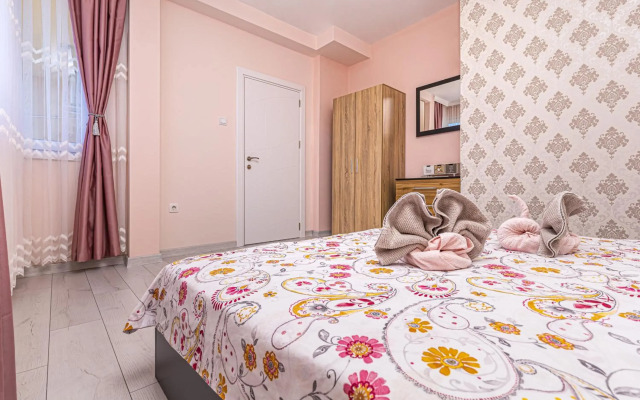 Bright Modern 2BD Apartment with Panoramic View