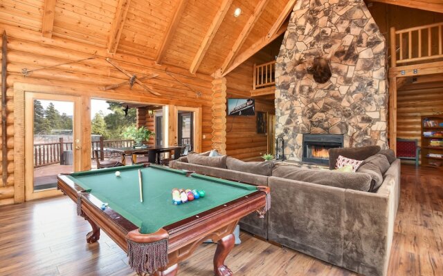 FlagRanch - 4 Br cabin by RedAwning