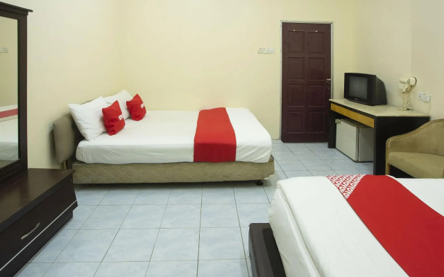 SPOT ON 90137 Casavilla Hotel Pudu