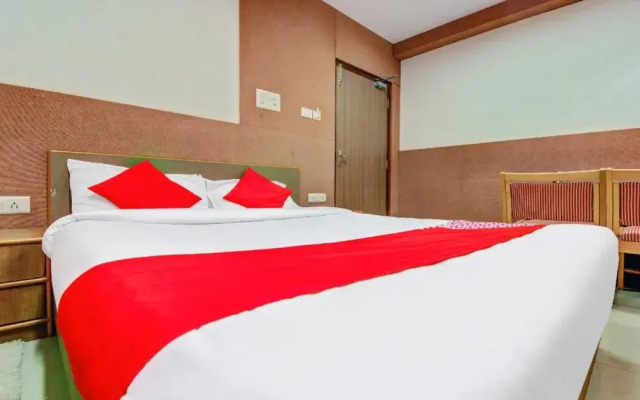 OYO 1327 Inchara Hotel