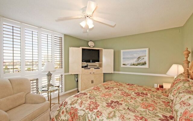 Shoreline 2051 Condo by RedAwning