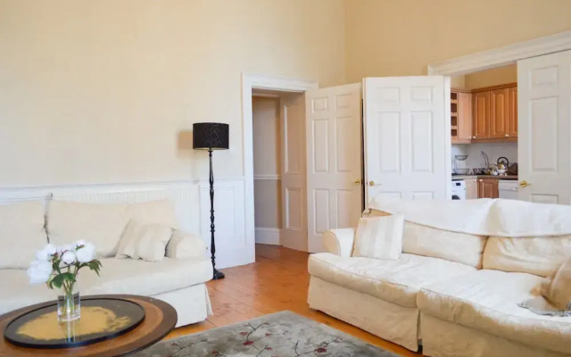2 Bedroom Flat in Central Edinburgh