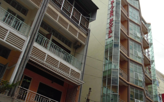 Silver Mounts Hotel