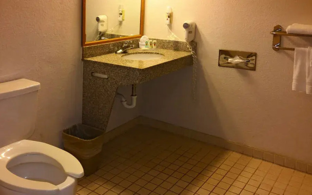 Quality Inn & Suites Redwood Coast