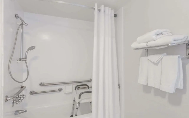 Days Inn by Wyndham West Palm Beach