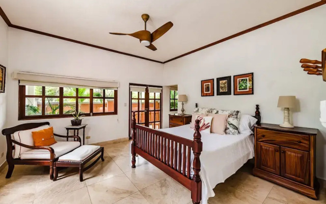 Luxury Beachfront 5 Bedroom Villa on Famous Beach