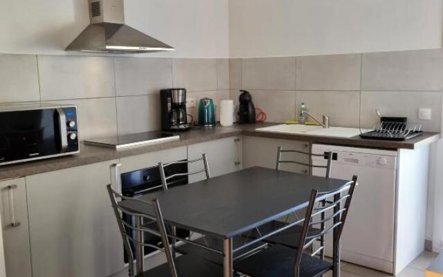 location vacances T4 bas de villa Toulon