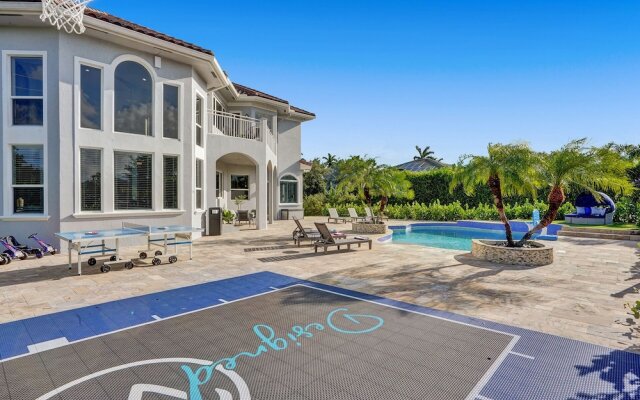 Lavish 8 Br Estate with Pool & Courts