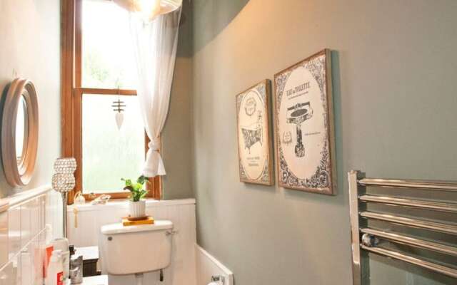3 Bedroom Home In Bonnie Bruntsfield
