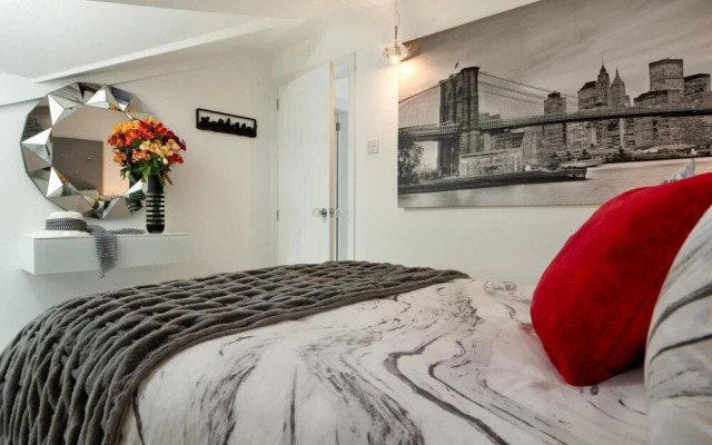 Sandybanks Loft - Penthouse Seaview Apartment on Promenade, Torquay