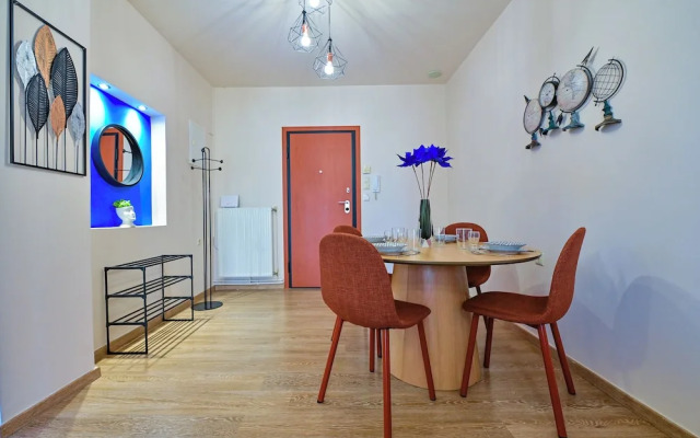 Royal Blue Central House by Checkin