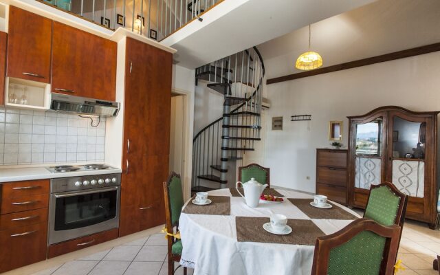 Charming Historic 2nd Floor Sea View Apartment