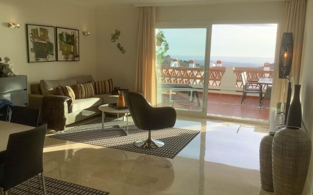 Pool Apt Calahonda 2 With Sea View