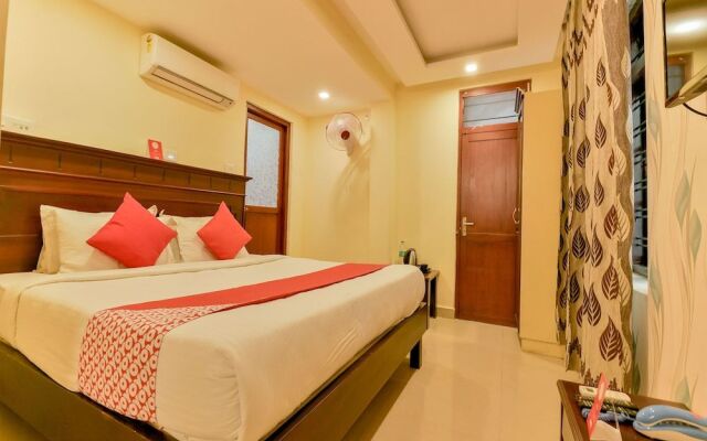 OYO 8214 Malabar Plaza Residency 1