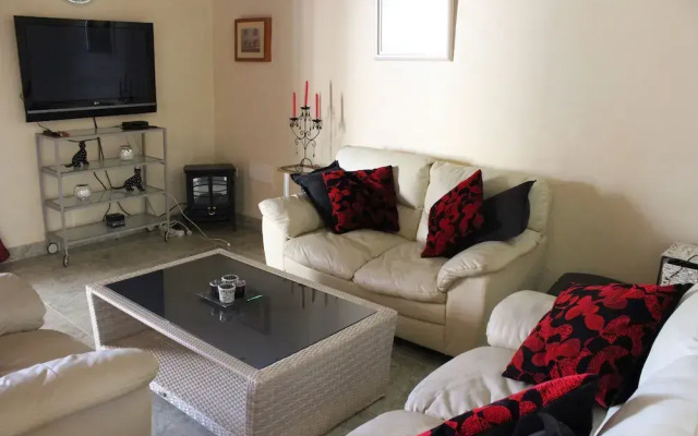 Beautiful 2-bed Bungalow in Parque Holandés