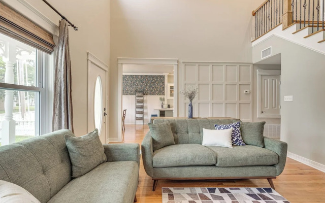 Brenham Rental w/ Deck & Yard < 1 Mi to Downtown!