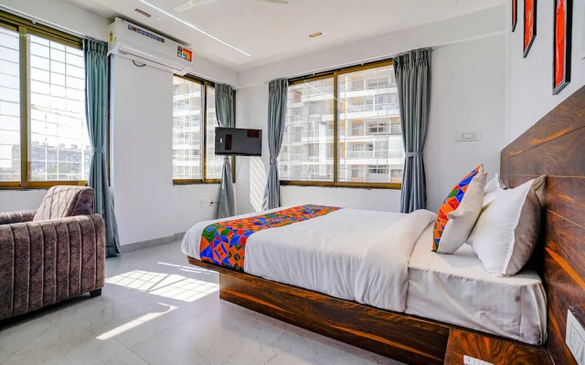 Fabhotel Crystal Inn