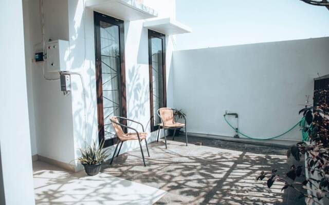 Hidden Oasis With A Pool+balcony & Private Rooftop